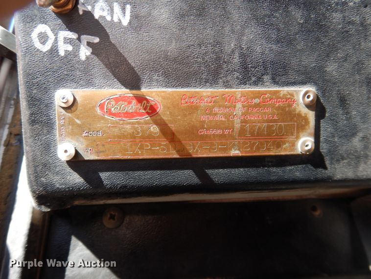 image for item HI9018 1989 Peterbilt 379  semi truck