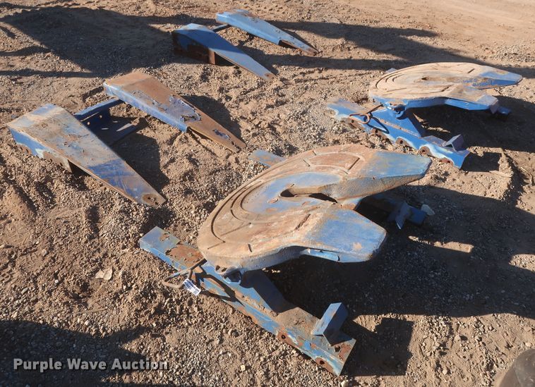 image for item HK9665 (2) Holland fifth wheel plate assemblies