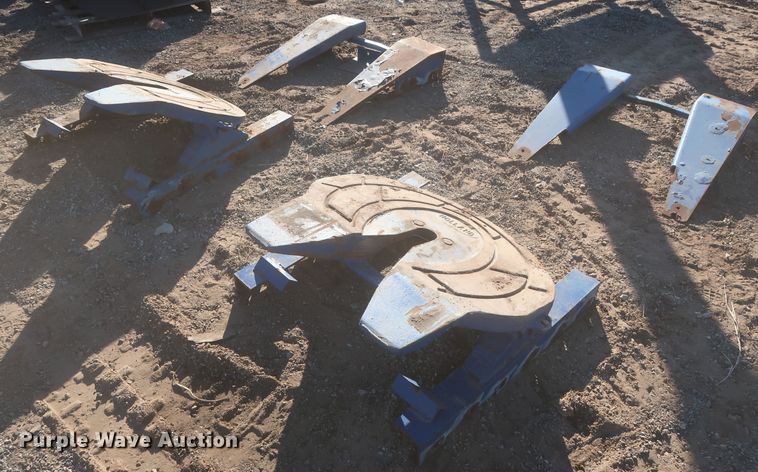 image for item HK9665 (2) Holland fifth wheel plate assemblies