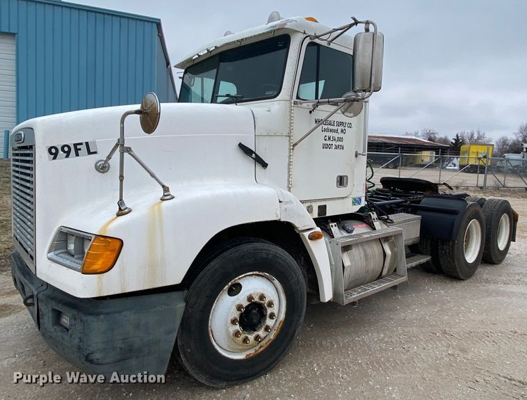 image for item HR9439 1999 Freightliner  semi truck
