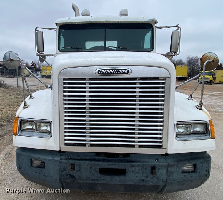 image for item HR9439 1999 Freightliner  semi truck