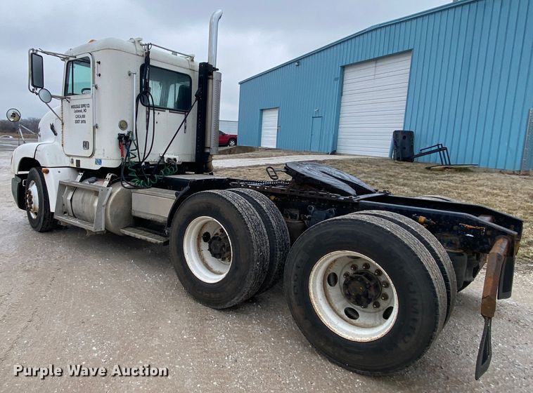 image for item HR9439 1999 Freightliner  semi truck