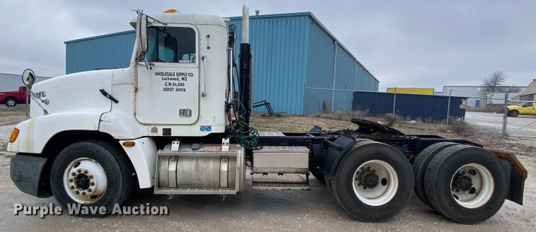 image for item HR9439 1999 Freightliner  semi truck