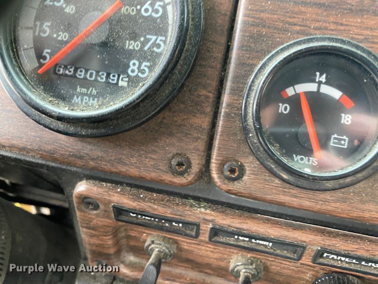 image for item HR9439 1999 Freightliner  semi truck