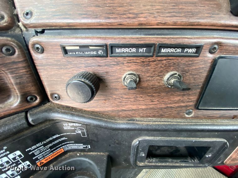 image for item HR9439 1999 Freightliner  semi truck