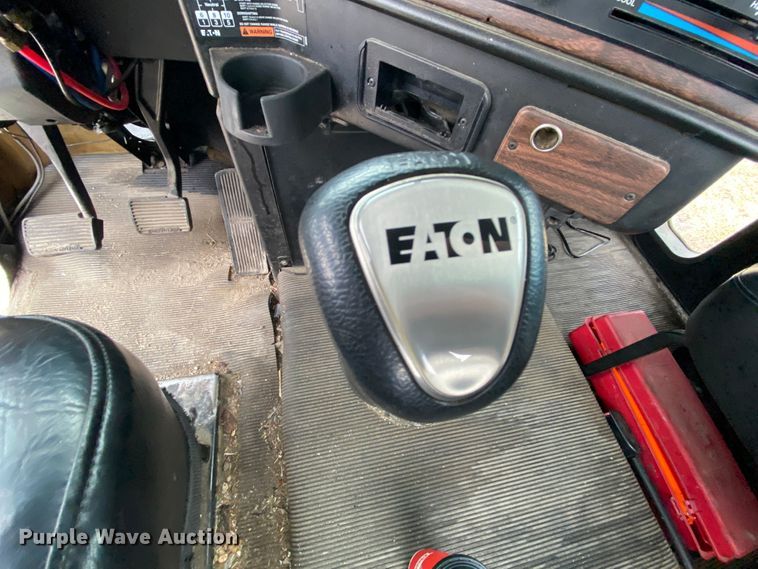 image for item HR9439 1999 Freightliner  semi truck