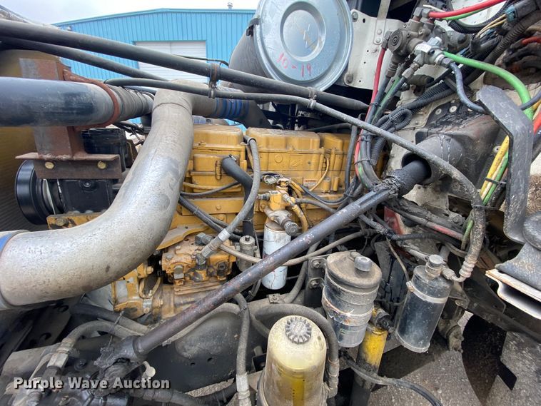 image for item HR9439 1999 Freightliner  semi truck