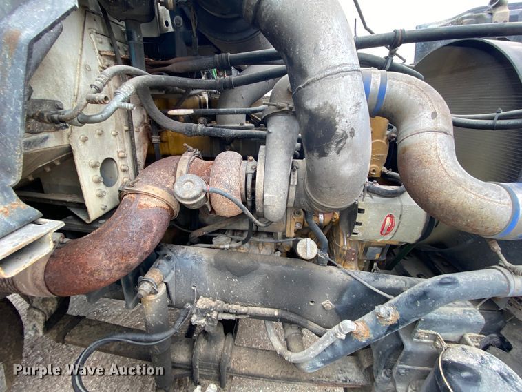 image for item HR9439 1999 Freightliner  semi truck