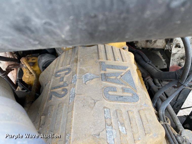 image for item HR9439 1999 Freightliner  semi truck