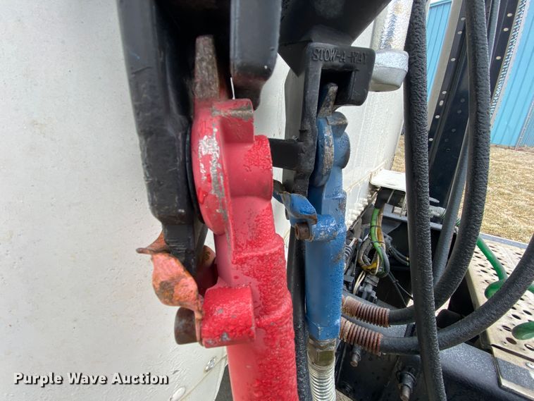 image for item HR9439 1999 Freightliner  semi truck