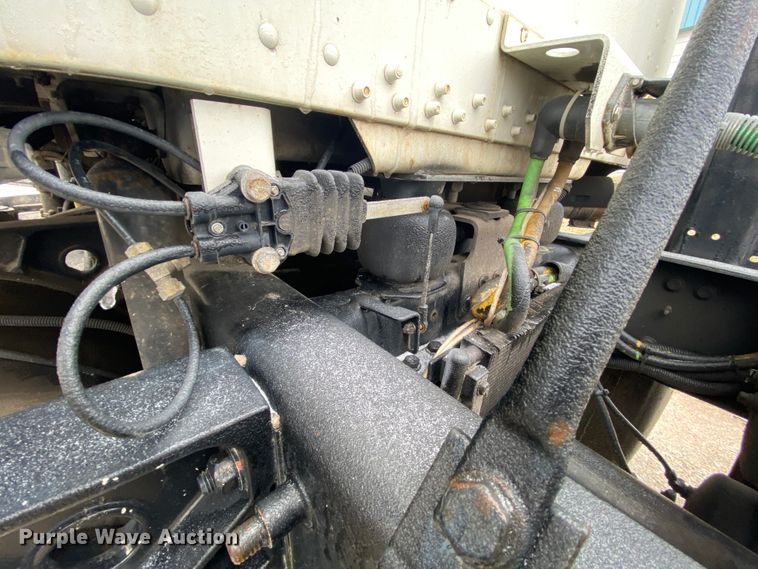 image for item HR9439 1999 Freightliner  semi truck