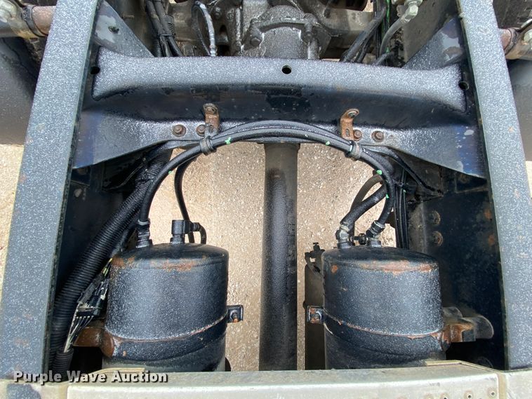 image for item HR9439 1999 Freightliner  semi truck