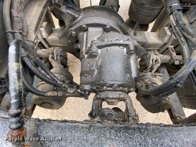 image for item HR9439 1999 Freightliner  semi truck