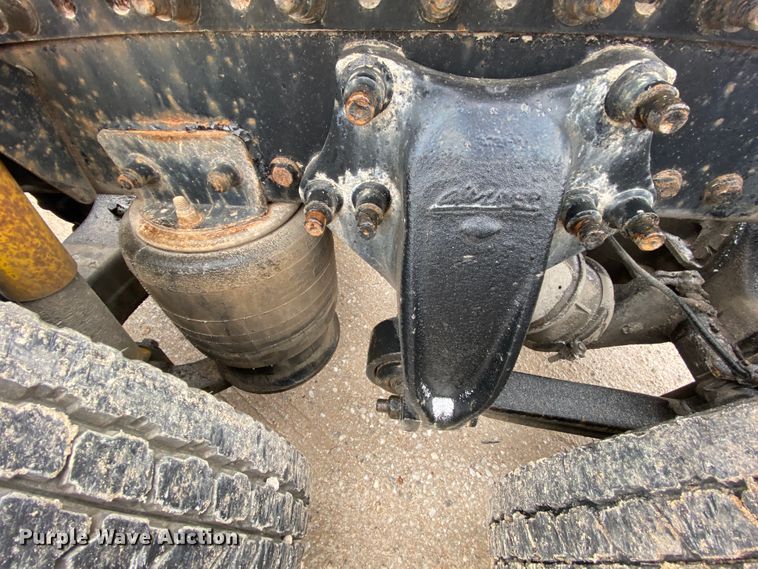 image for item HR9439 1999 Freightliner  semi truck