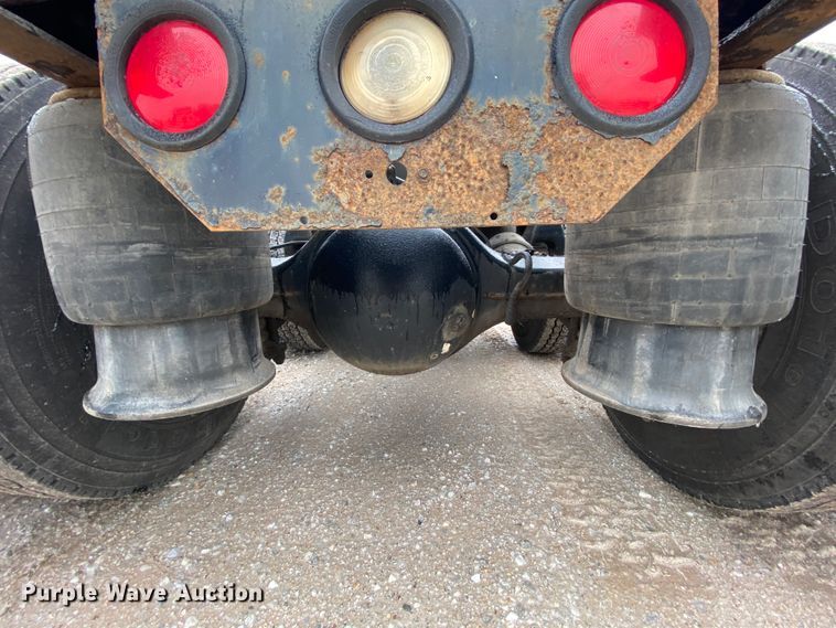 image for item HR9439 1999 Freightliner  semi truck