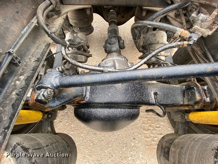 image for item HR9439 1999 Freightliner  semi truck