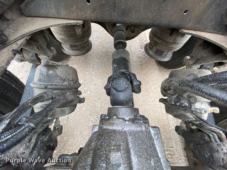 image for item HR9439 1999 Freightliner  semi truck