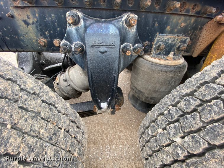 image for item HR9439 1999 Freightliner  semi truck