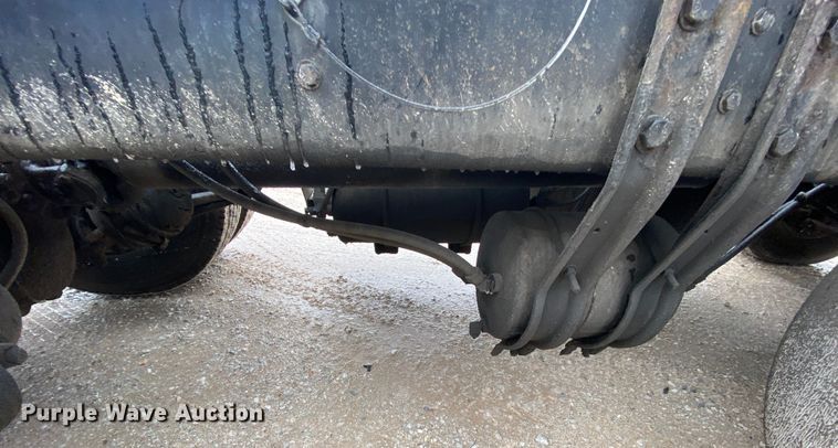 image for item HR9439 1999 Freightliner  semi truck