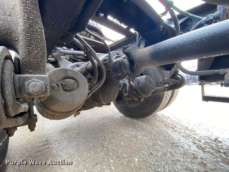 image for item HR9439 1999 Freightliner  semi truck