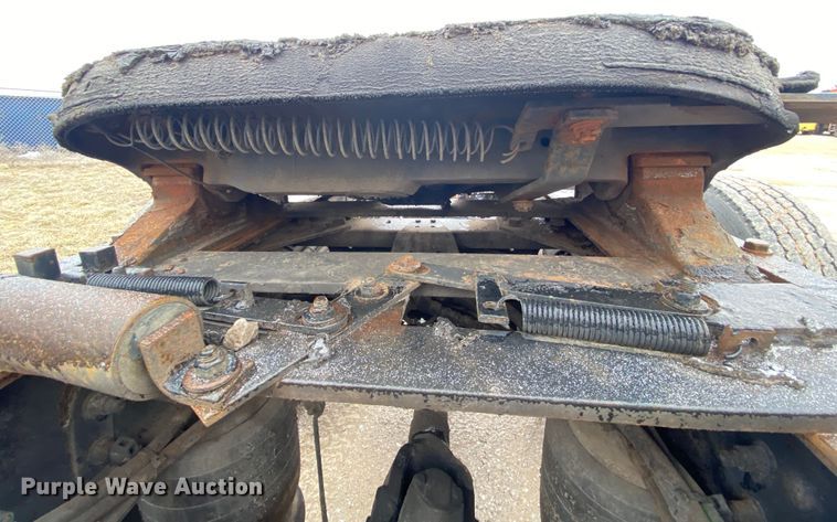 image for item HR9439 1999 Freightliner  semi truck