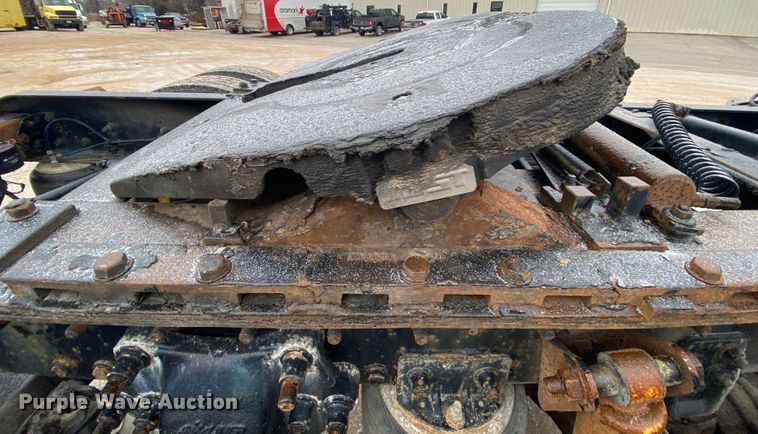 image for item HR9439 1999 Freightliner  semi truck