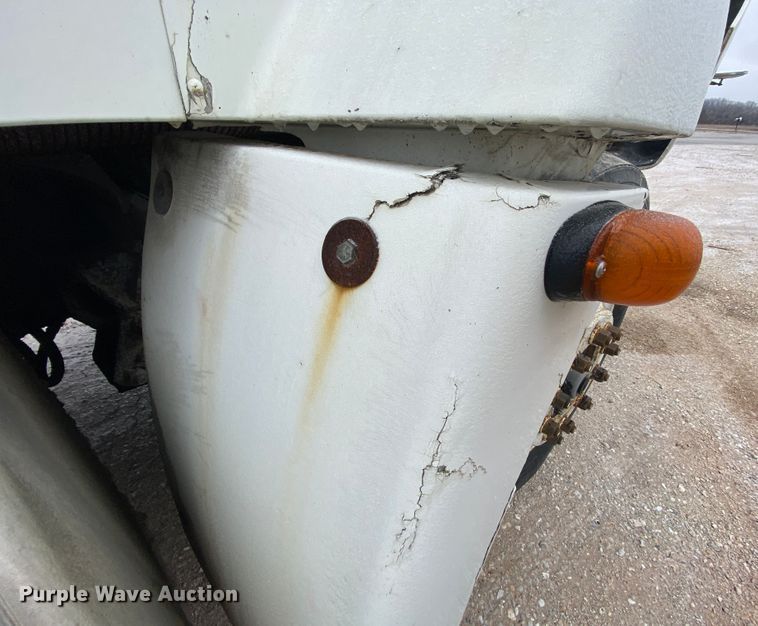 image for item HR9439 1999 Freightliner  semi truck