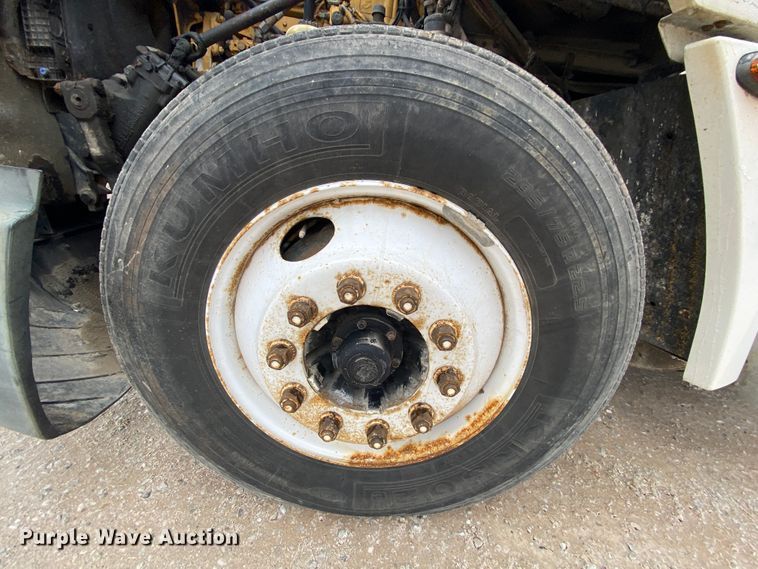 image for item HR9439 1999 Freightliner  semi truck