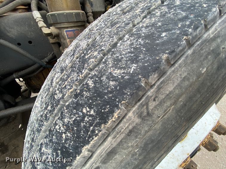 image for item HR9439 1999 Freightliner  semi truck