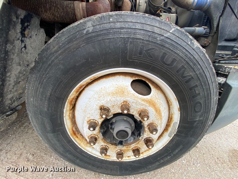 image for item HR9439 1999 Freightliner  semi truck