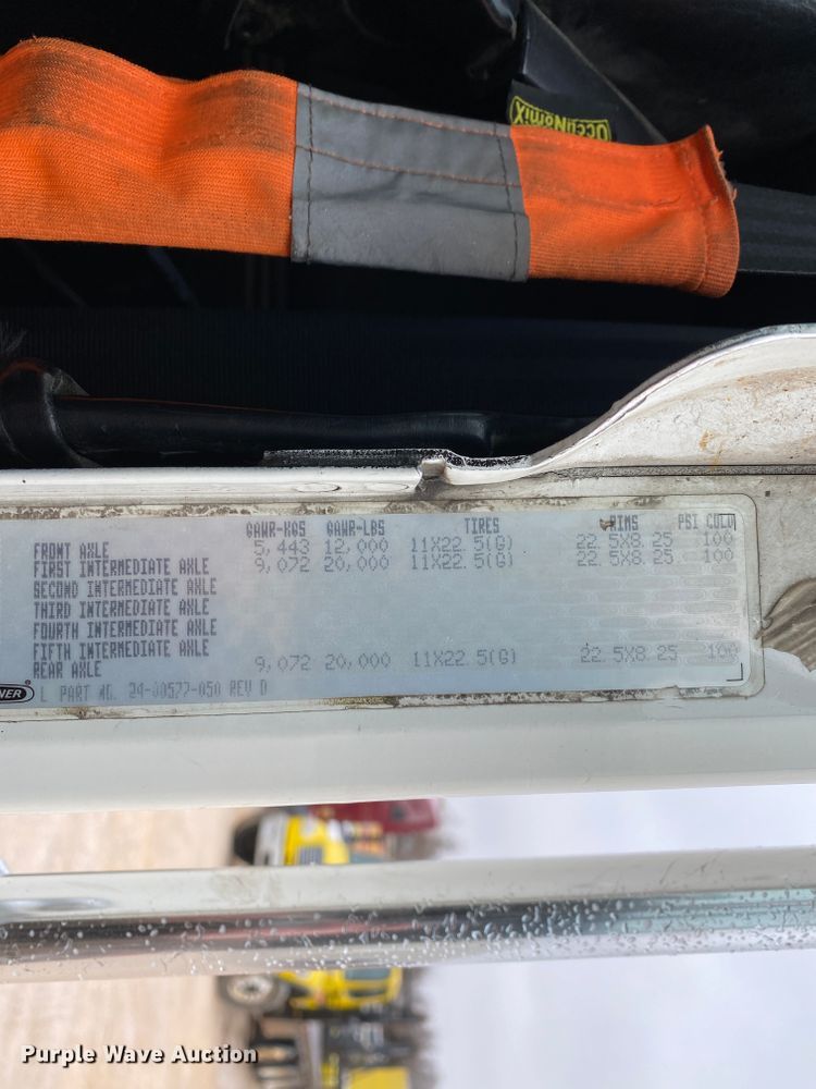 image for item HR9439 1999 Freightliner  semi truck