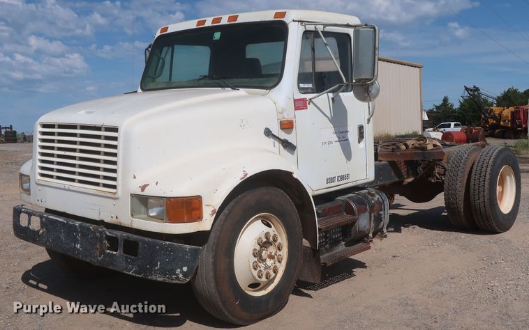 image for item HT9702 1995 International 4700  truck cab and chassis