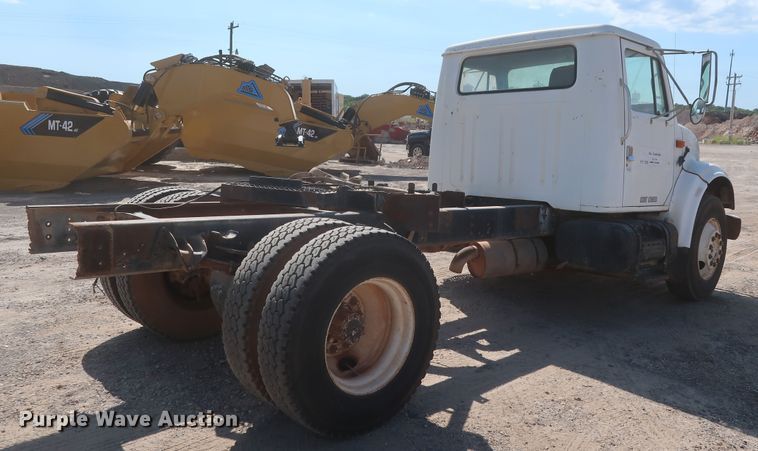 image for item HT9702 1995 International 4700  truck cab and chassis