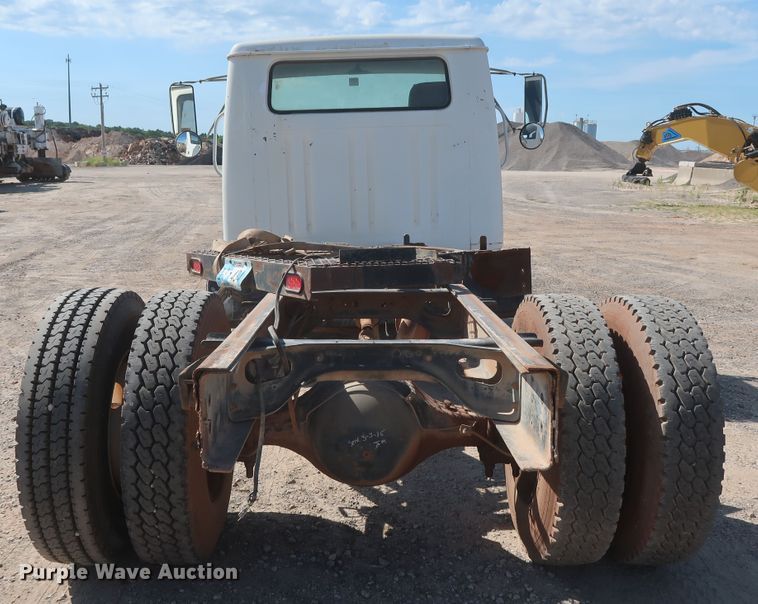 image for item HT9702 1995 International 4700  truck cab and chassis