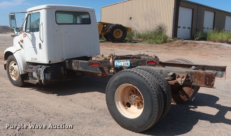 image for item HT9702 1995 International 4700  truck cab and chassis