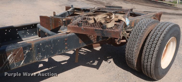 image for item HT9702 1995 International 4700  truck cab and chassis