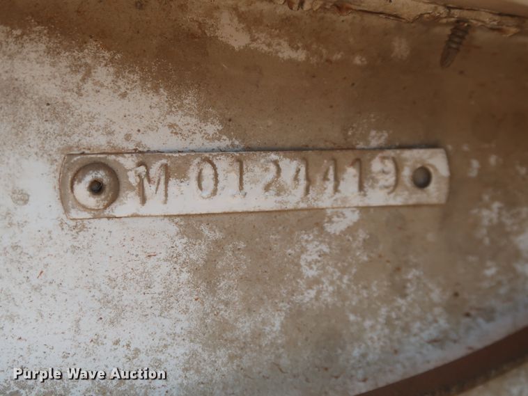 image for item HT9702 1995 International 4700  truck cab and chassis