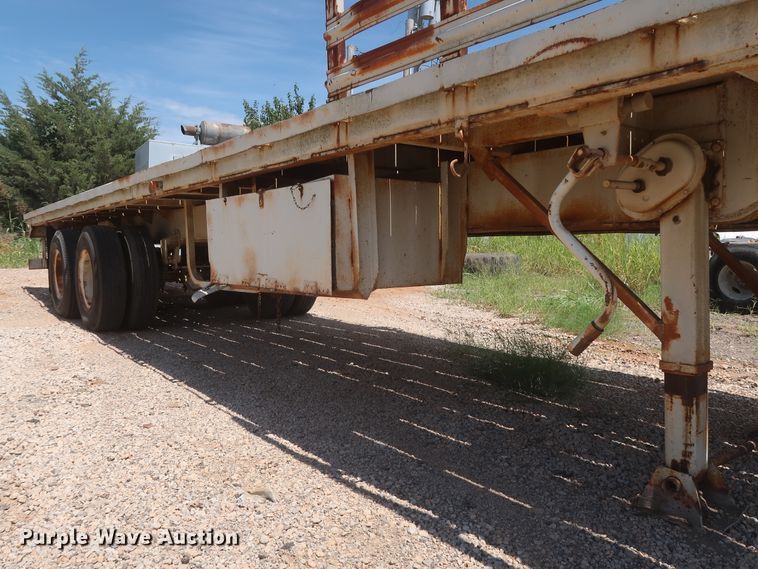 image for item HT9727 1956 Fruehauf flatbed trailer