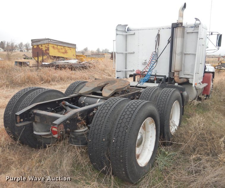 image for item HU9711 1995 Freightliner FLD  semi truck