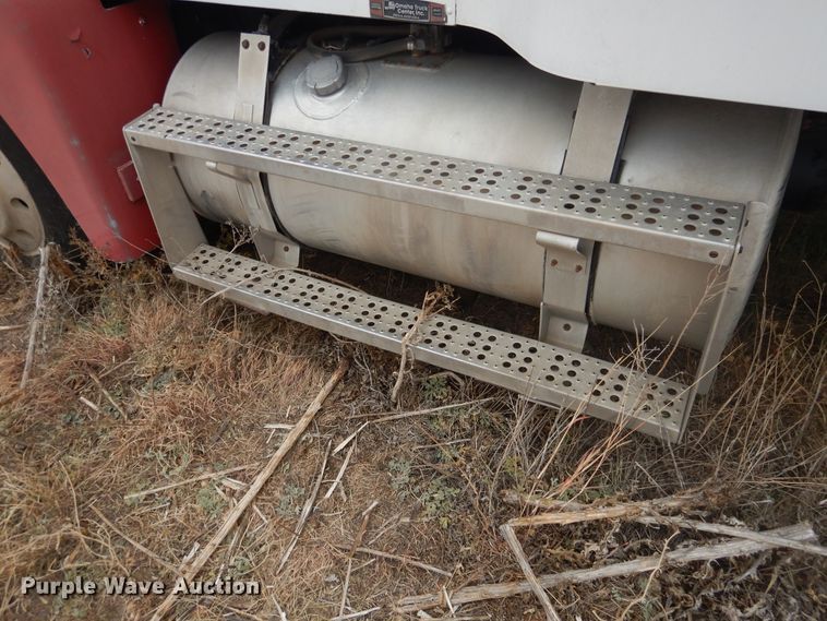 image for item HU9711 1995 Freightliner FLD  semi truck