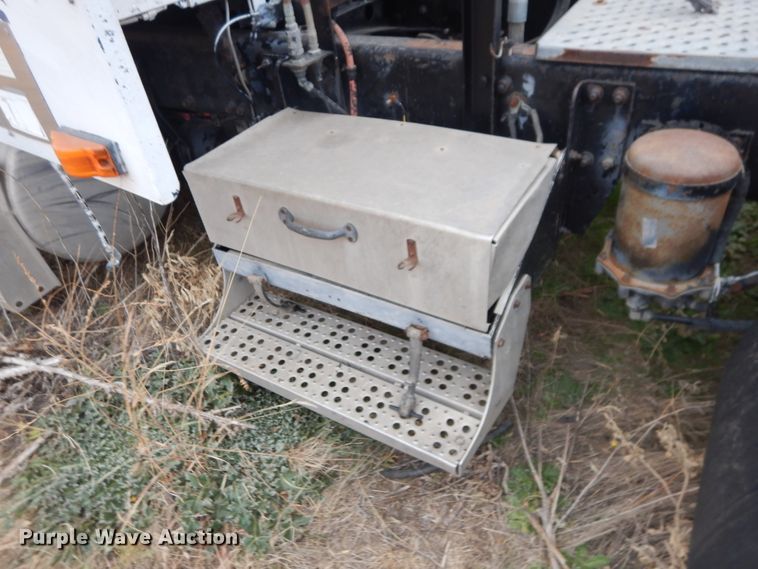 image for item HU9711 1995 Freightliner FLD  semi truck