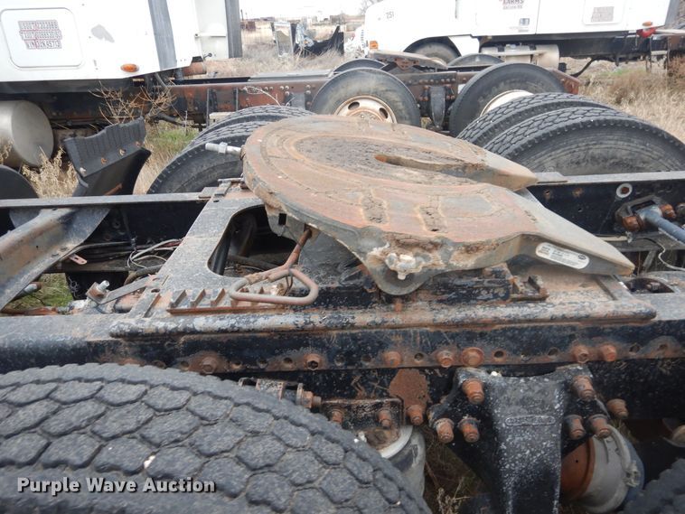 image for item HU9711 1995 Freightliner FLD  semi truck