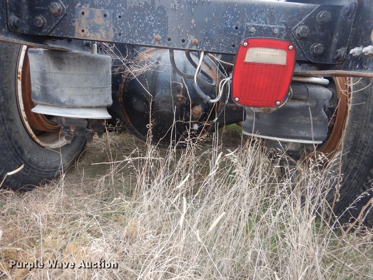 image for item HU9711 1995 Freightliner FLD  semi truck