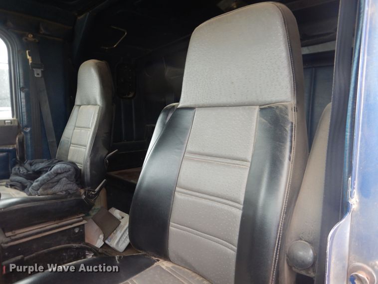 image for item HU9711 1995 Freightliner FLD  semi truck