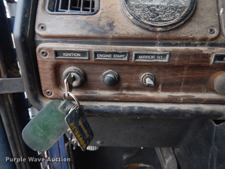 image for item HU9711 1995 Freightliner FLD  semi truck