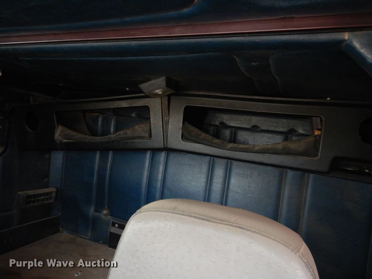 image for item HU9711 1995 Freightliner FLD  semi truck