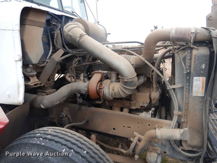 image for item HU9711 1995 Freightliner FLD  semi truck