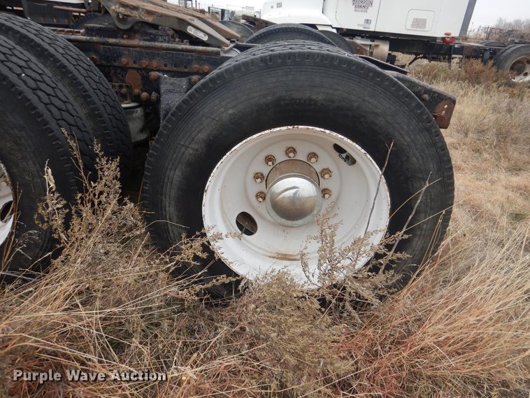 image for item HU9711 1995 Freightliner FLD  semi truck