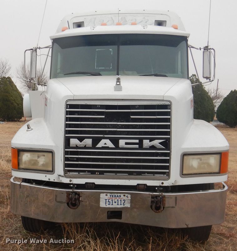 image for item HU9715 1990 Mack CHU613  semi truck
