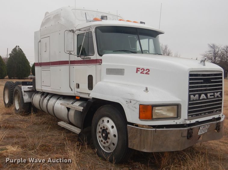 image for item HU9715 1990 Mack CHU613  semi truck